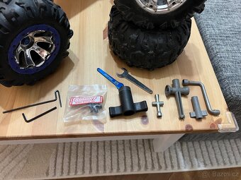 Traxxas Summit 1:8 Modrý TITAN 775 - 13