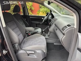 VW Touran 2.0 TDI 103kW,Highline,7.Míst,1.Majitel,Webasto. - 13