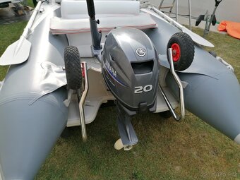 Pohodlný čln Allroudmarin s motorom YAMAHA 20hp - 13