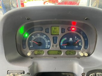 Traktor NEW HOLLAND TL 8O A - 13