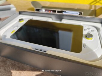 Logitech G Cloud handheld - 13