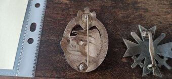 Medaile, vyznamenání, odznaky. - 13