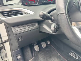 Peugeot 208 - 13