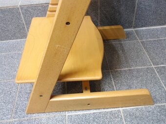 KRÁSNÁ MASIVNÍ DŘEVĚNÁ ROSTOUCÍ ŽIDLE STOKKE TRIPP TRAPP - 13