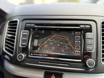 Volkswagen Sharan Highline DSG 7 míst Intg.sed Tažné Webasto - 13