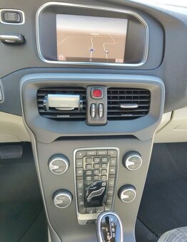Volvo V40 D2 Drive-E Momentum - 13