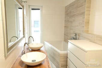 Luxusní řadový dům 4+kk s bazénem a zahradou v Drahelčicích, - 13