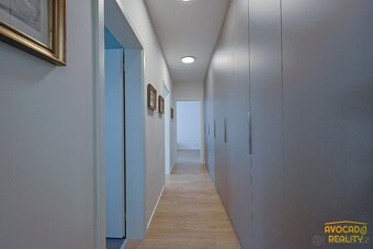 Luxusní byt 3+kk s vlastní zahrádkou - 13