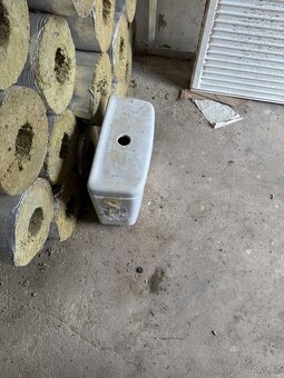 RADIÁTORY A RŮZNÁ SANITA, umyvadla, pisoár, wc, trubky, atd. - 13