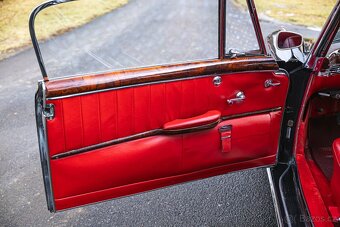 Mercedes-Benz 220S Coupé - 13