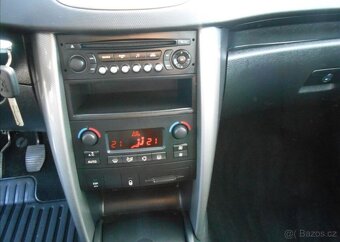 Peugeot 207 1,4 65 kW Digiklima CEBIA benzín - 13