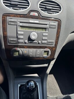 Ford Focus 1.6i - 13
