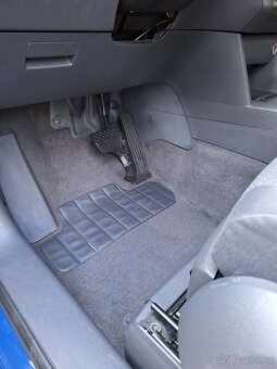 VW Touran 2.0, TDI, 2004, 103 kW, 5 míst, 34 tis. - 13