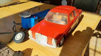 Retro hračka MERCEDES 200 - SCHUCO - bowden - 13