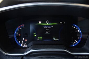 Toyota Corolla Hybrid - 13