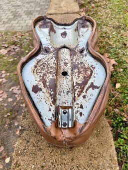 Jawa CZ kyvacka - sedlo kytara - 13