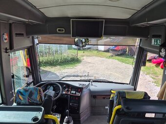 Autobus ISUZU 26+1 míst - 13