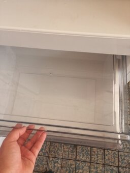 Prodám starší kombinovanou lednici s mrazákem. - 13