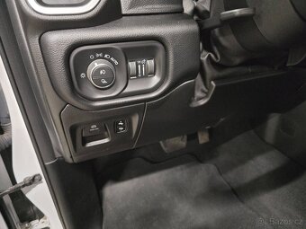 Dodge Ram 1500, 4x4, 5,7 HEMI, Off-Road 2019 - 13