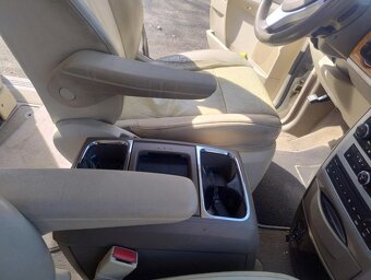 Chrysler towen country 4,0L LPG 2010 - 13