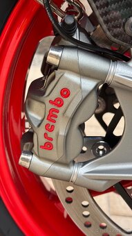 Aprilia Tuono V4 Factory 2022 - 13