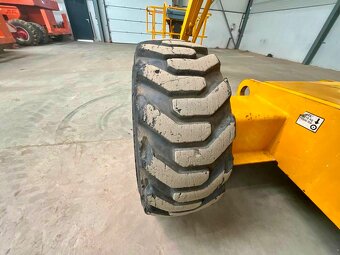 KLOUBOVÁ TERÉNNÍ PLOŠINA JLG 600 AJ - 13