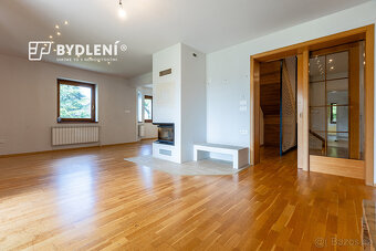 Prodej rodinného domu 260 m² s pozemkem 2122m² - 13