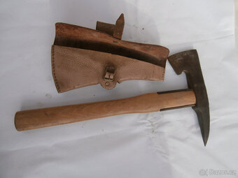 Hasičská sekyrka stará originální za 1.000 kč - 13