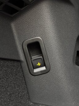 Volkswagen Golf 8 1.0 TSI 81kW Automat - 13