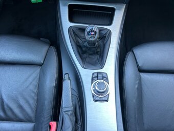 BMW Řada 3,  318D 105KW M-PAKET KŮŽE Bi-Xenon 2 x Kola - 13