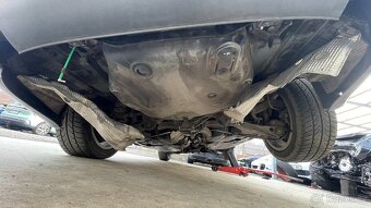 Audi S4 Avant 4.2 V8 253kW MANUÁL - chybí výfuk - 13
