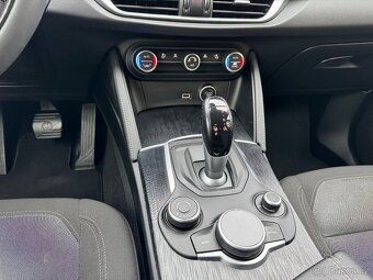 Alfa Romeo Stelvio Q4 2.2 JTD 2020 - 13