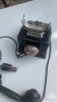 Starý stolni telefon na mince - 13