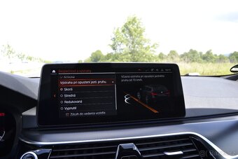 BMW 5 Touring 530d xDrive Mpaket Laser display key panorama - 13