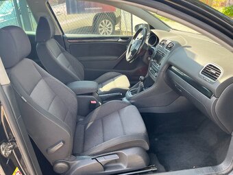 VW Golf 1.6 MPi Senzory, ALU, Výhřev Sedadel - 13