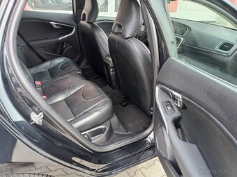 VOLVO V40 D2 ,kůže, navi, pěkně zachovalé auto - 13