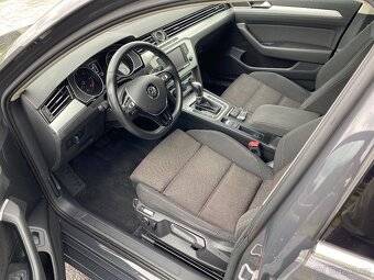 VW Passat B8 Variant 1.6 TDi 88kW DSG ACC CEBIA 1majitel - 13