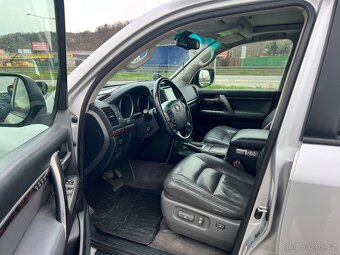 Toyota LandCruiser 200 4.5D - 13