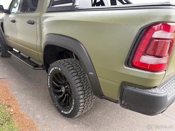 RAM 1500  5.7 hemi  TRX body Kit - 13