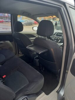 Mitsubishi Grandis - 13