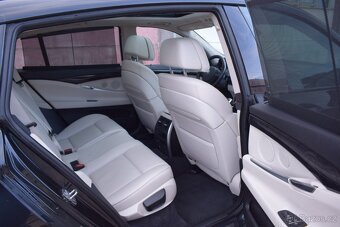 BMW Řada 5 GT 535i 4X4/TOP VÝBAVA/143TKM/ - 13