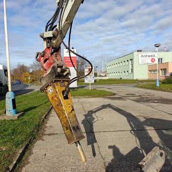 Minirypadlo TAKEUCHI TB235-2 – NOVÉ PÁSY + bourací kladivo - 13