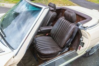 Mercedes-Benz SL 380 R107 - 13