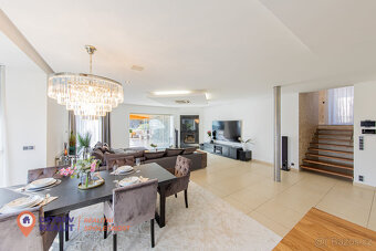 Prodej, rodinný dům s wellness, jezírkem, pozemek 1034 m2, Š - 13