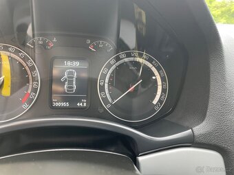 Škoda Octavia 2 RS 2.0 TFSI žlutá - 13