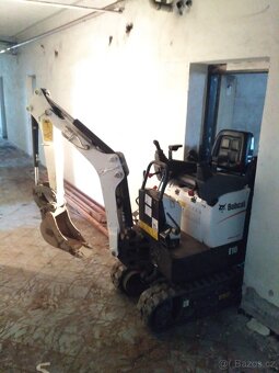 Zemní práce minibagr Bobcat E10 - 13