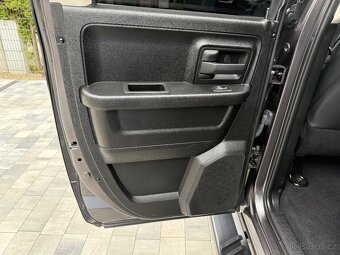 DODGE RAM CLASSIC PENTASTAR 6 míst - 13