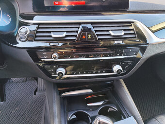 BMW 530d xDrive 195KW LUXURY 2019 CEBIA SERVIS TOP DPH 2xK - 13