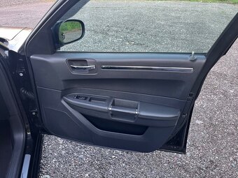 Chrysler 300C 6,1 SRT-8 - 13