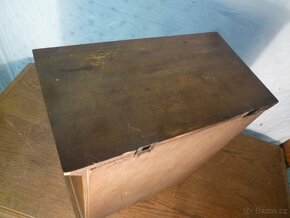 závěsná dřevěná skříňka lékárna 1880 zdobená erb víla - 13